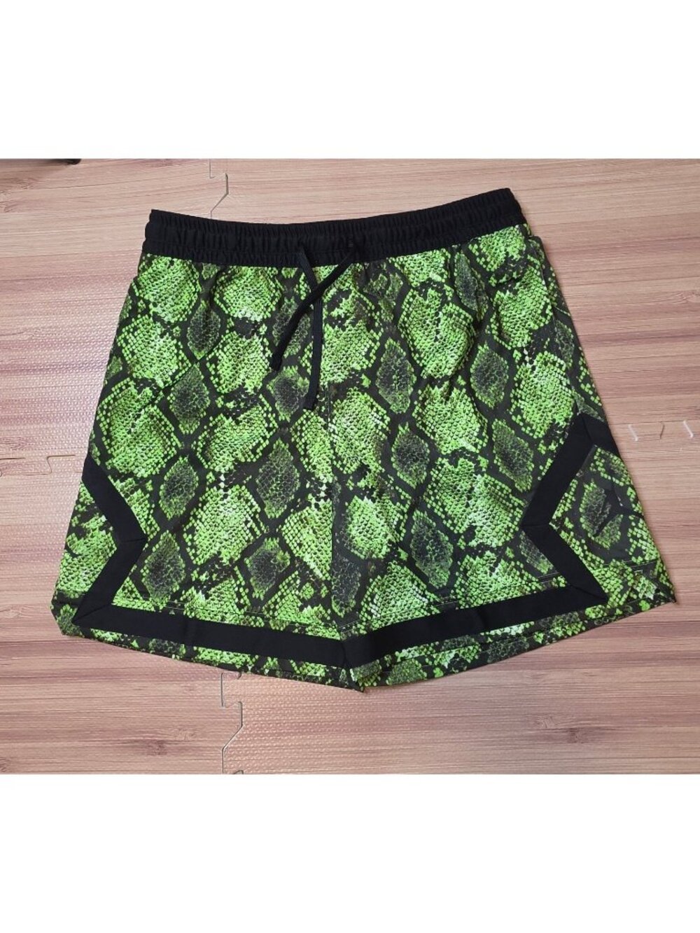Jordan Sports Men's Dri-FIT Diamond Mesh Snakeskin Shorts Large HF9907-358
